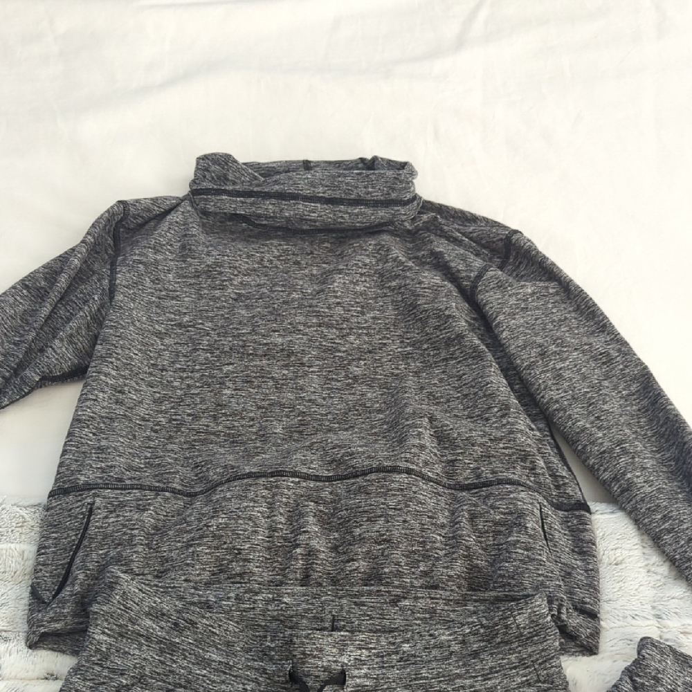 Lululemon Gray Cowl Neck Pullover w joggers size 4